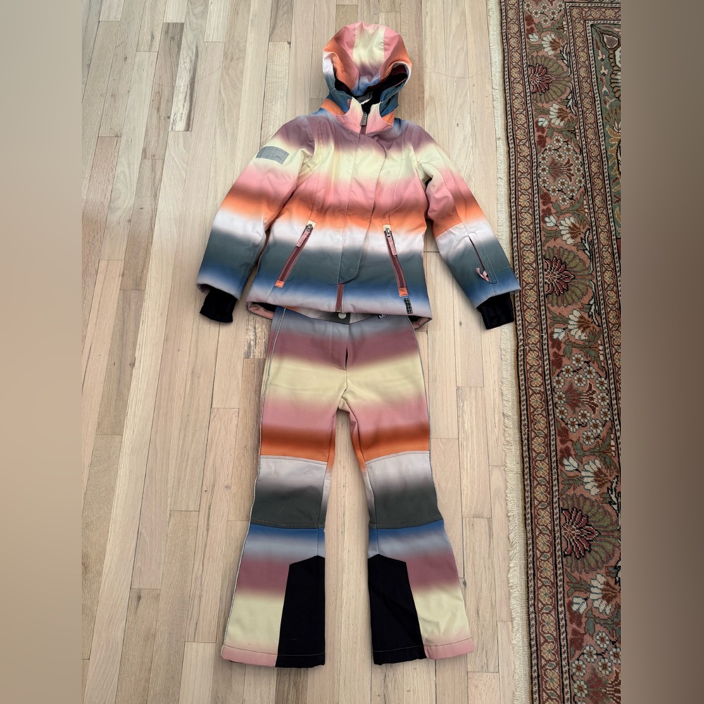 Molo ski jacket and pants in great condition.